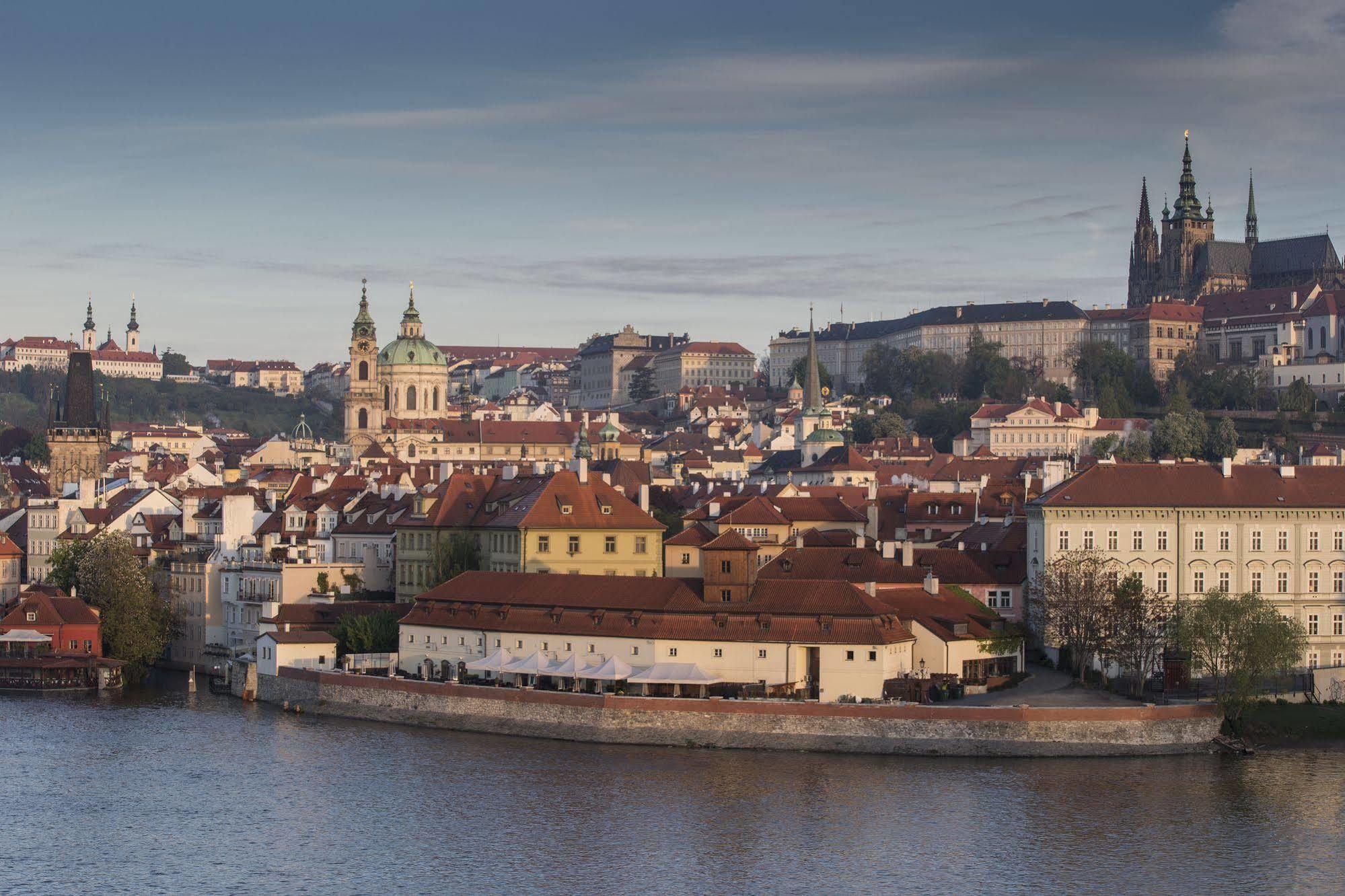 Four Seasons 5* Praag